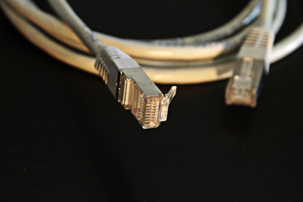 Beneficios del Tendido de Fibra Óptica en Empresas y Hogares